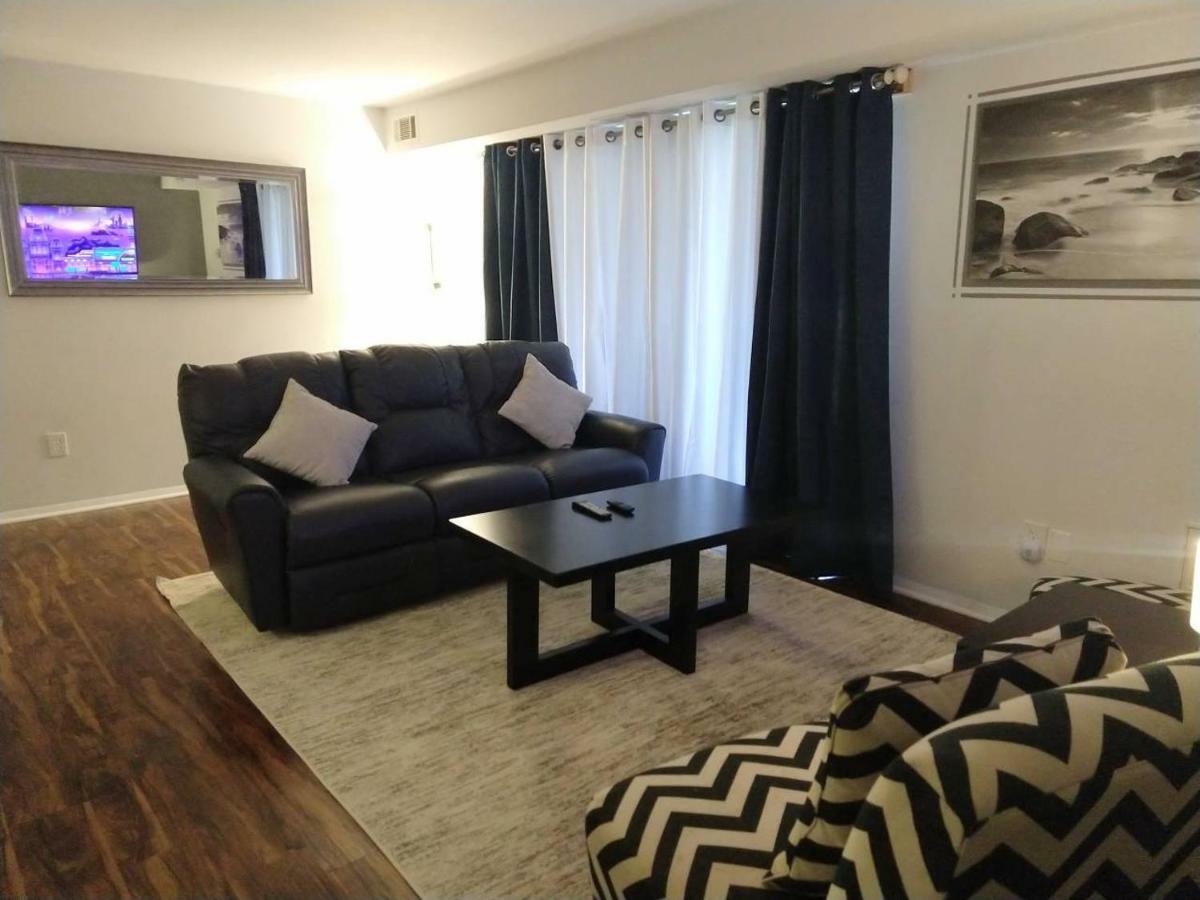 Desirable Condo In Central Роли Экстерьер фото