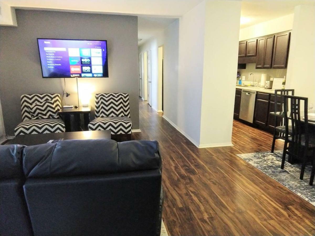 Desirable Condo In Central Роли Экстерьер фото